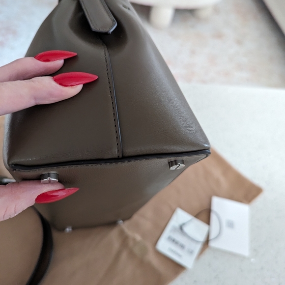 Toteme T Lock bag 1️⃣1️⃣0️⃣0️⃣ - Picture 16 of 16